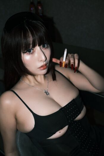 Momoka Akari