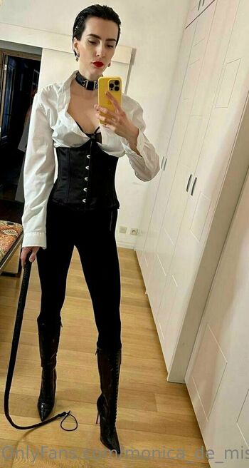 monica_de_mistress