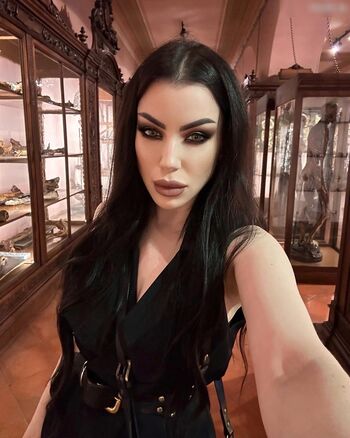 Morgana Threnody in Velvet
