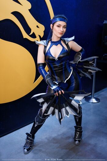 Mortal Kombat Erotic Cosplay