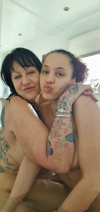 Mum_Vs_Daughter