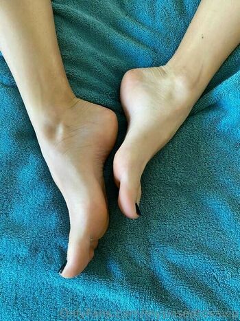 myposedtoes