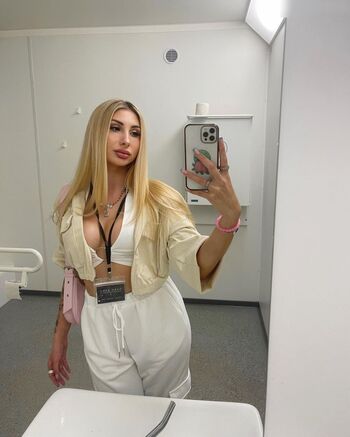 Nadine Theis
