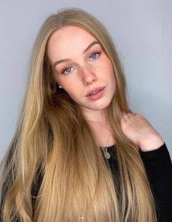Nadine von relaxASMR
