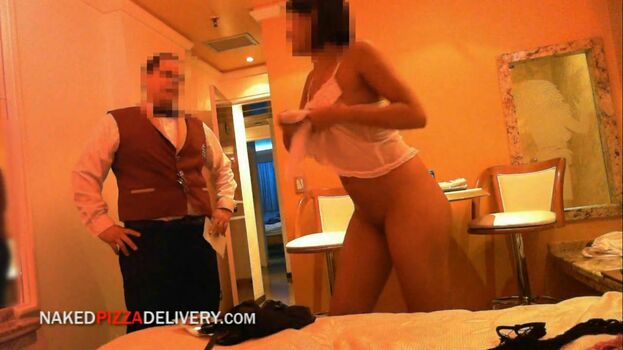 nakedpizzadelivery