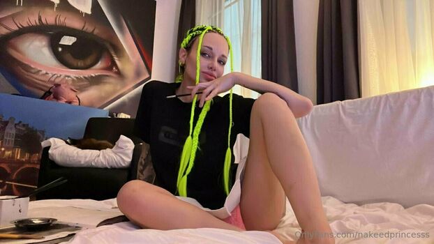 nakeedprincesss