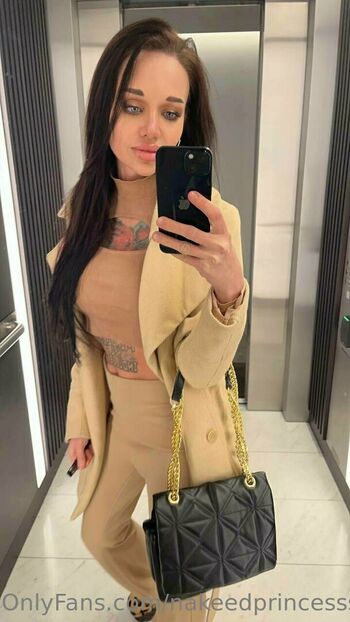nakeedprincesss