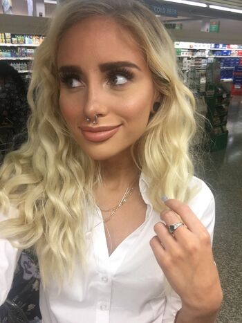Naomi Woods