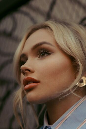 Natalie Alyn Lind