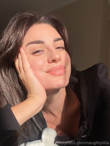 naughtylilia