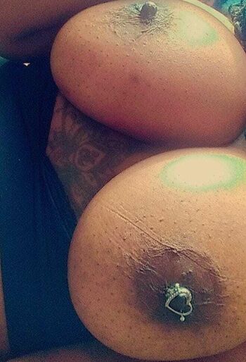Negras Peitudas