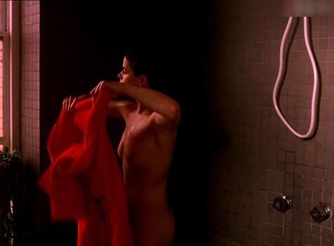 Neve Campbell