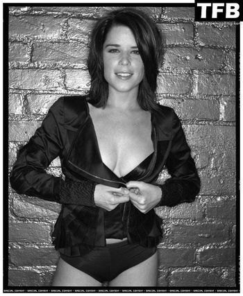 Neve Campbell