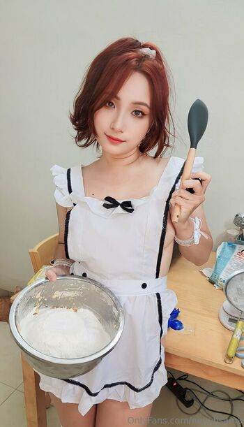 Neyu H Cosplay