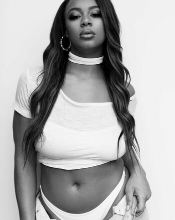 Nia Sioux