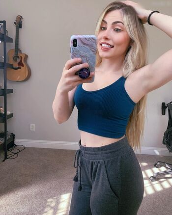 Nicki Taylor