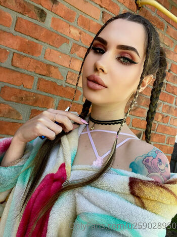 nicole_callme
