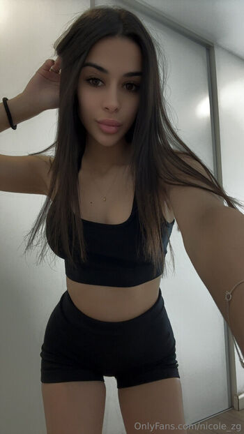 nicole_zg
