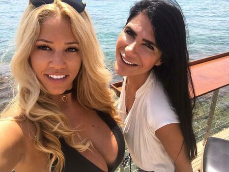Nicolle A