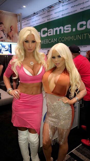 nikkidelano