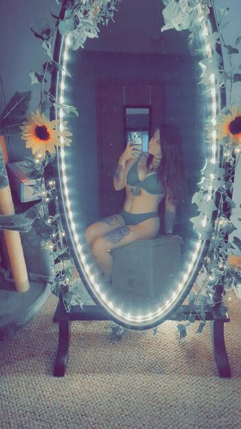 nikkinicole022