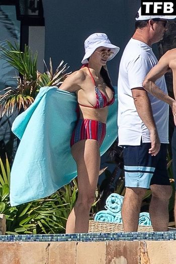 Nina Dobrev