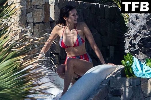 Nina Dobrev