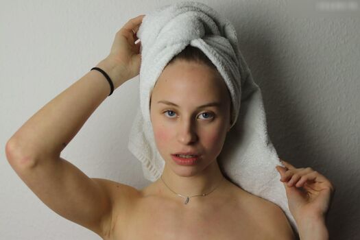 Nina Joy