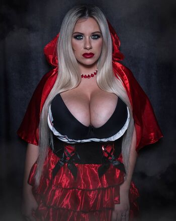 Nina Phoenix