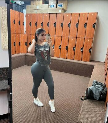 NinaGonz