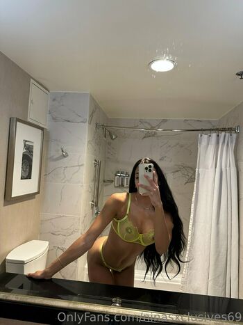 ninasxclusives69