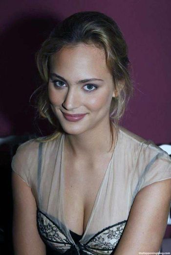 Nora Arnezeder