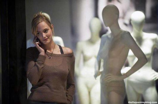 Nora Arnezeder