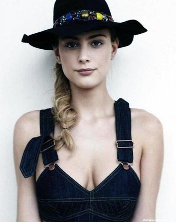 Nora Arnezeder