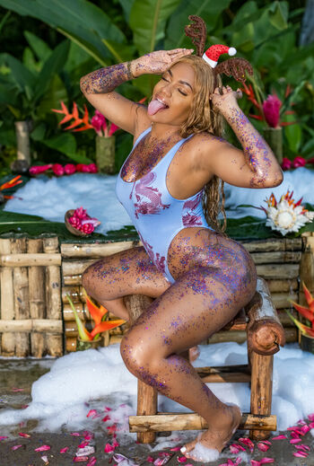 Nude Antilles