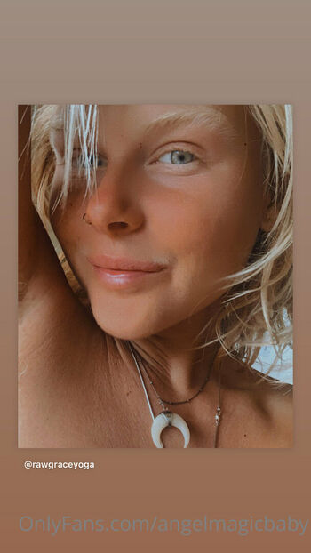 nudeblondeyogagirl