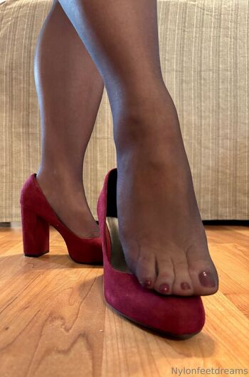 nylonfeetdreams