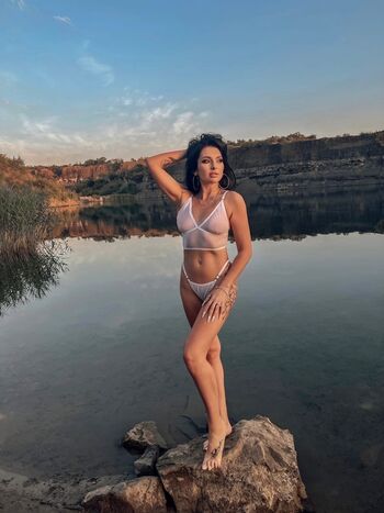 Oksifan Emily Wood