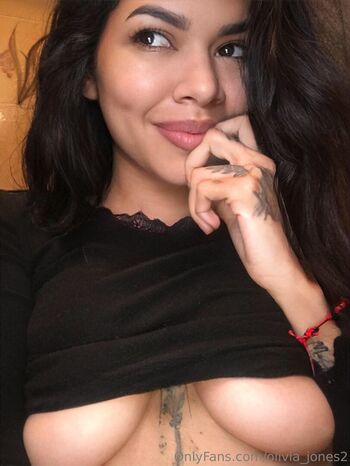 olivia_jones2