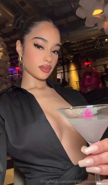 onlylalatheislandgal