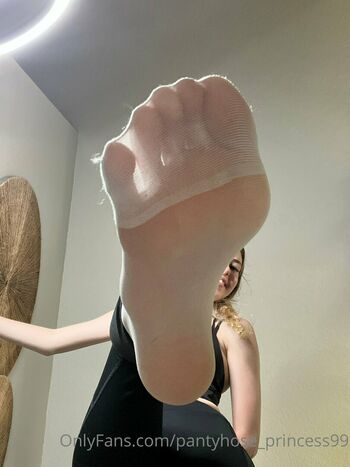 pantyhose_princess99