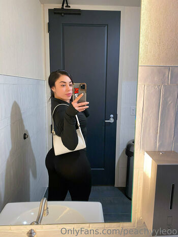 Peachyyleoo