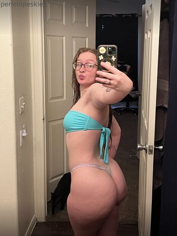 Penelope_skies
