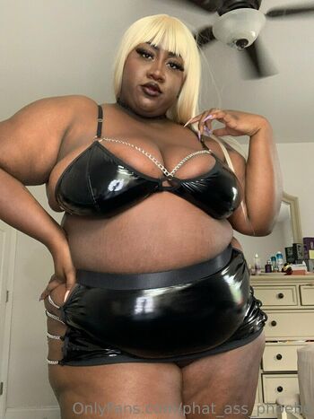 phat_ass_phoebe