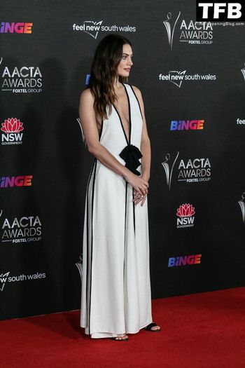 Phoebe Tonkin