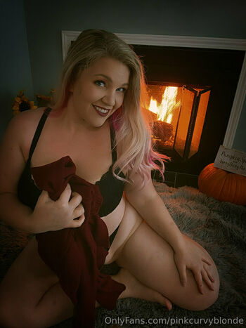 pinkcurvyblonde