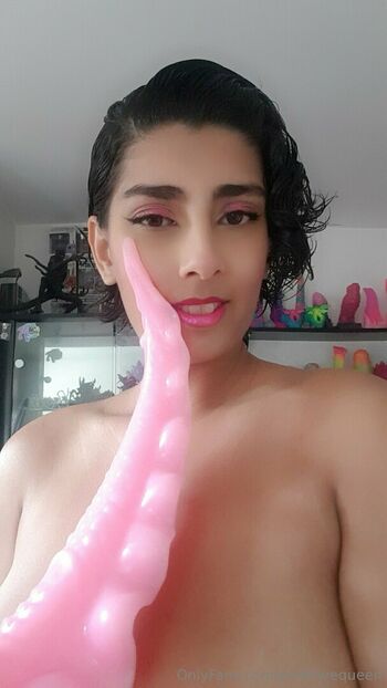 pinkhivequeen