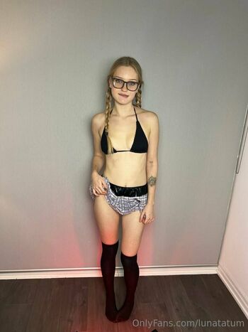 pinklunaxo