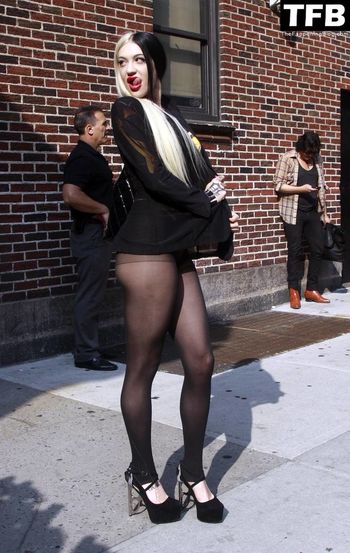 Porcelain Black