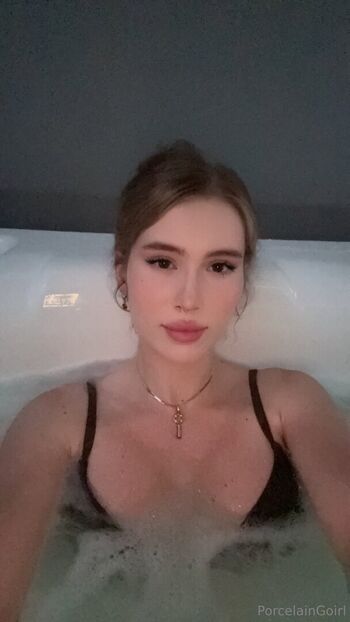 porcelaingoirl